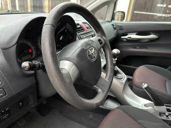 TOYOTA AURIS 1.6 VALVEMATIC NAVI XENON 1.MAJITEL - 11