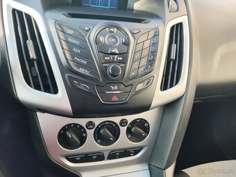 Ford Focus 1.6i - 11