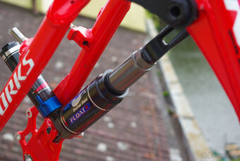 ram Specialized S-Works Epic M5, rok 2004 - 11