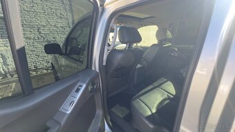 Nissan Navara 2.5 128 kW Automat – r.v. 2006, krásný stav - 11