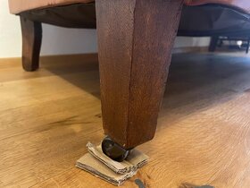 Renovovaný historický kožený nábytek - sofa + křeslo - 11