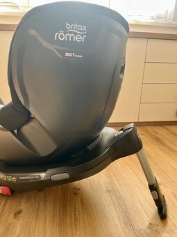 Britax Römer Swingfix M i-Size v barvě Blue Marble - 11