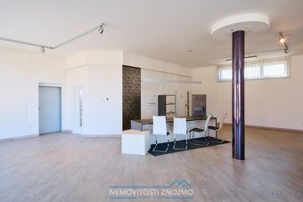Prodej komerčního areálu 1801 m včetně showroomu Srubec - Č - 11