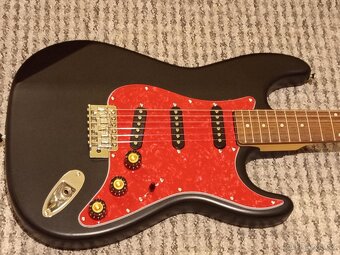 Elektrická kytara STRATOCASTER - 11