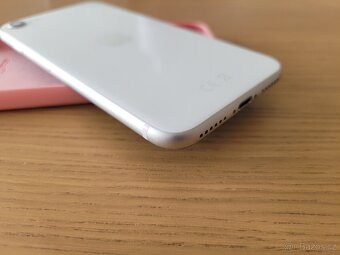 Apple iPhone SE 2020 64GB - 11