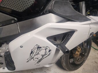 Honda fireblade 954rr - 11