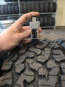 225/65 R17 BFGOODRICH - 11