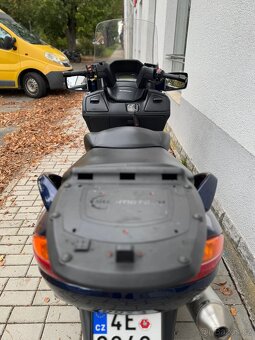 Suzuki Burgman 650 Pěkný stav 👍 - 11