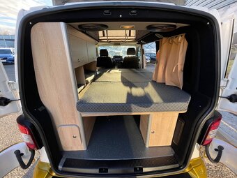 Volkswagen Transporter s obytnou vestavbou - 11