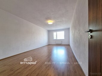 Pronájem prostorného a slunného bytu 2+kk o velikosti 80 m2 - 11