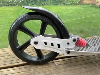 Koloběžka s odpružením a ruční brzdou Big Wheel - nová - 11