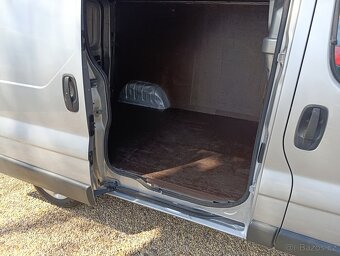 Opel Vivaro 2.0 DCi tažné 3místa - 11