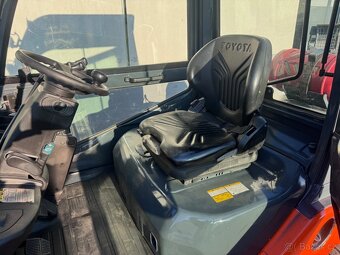 Vysokozdvižný vozík VZV Toyota 3,5t kabina LPG 4,5m - 11