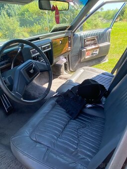 Cadillac Brougham - 11