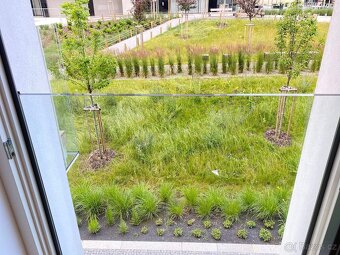 Prodej bytu 1+kk 45 m2 s balkonem, sklepem a garážovým stání - 11