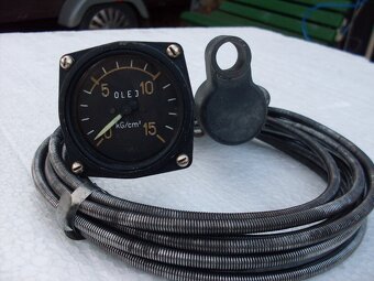 Prodám budík teploměru a tlaku oleje - 11