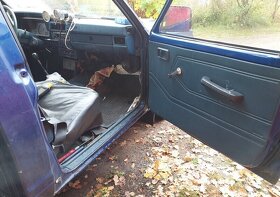 Pickup Datsun rv 1985 drevo plyn + benzin pohon s TP - 11