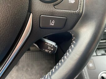 Toyota Auris 1.8i HYBRID, model 2019, naj.88xxx km - 11