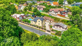 NOVINKA - Prodej krásného rodinného domu s bazénem, dřevěnou - 11