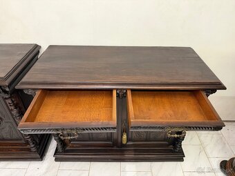 Starožitné skříně Henri II. - 11