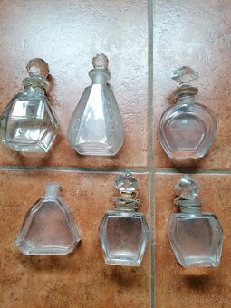 Staré flakóny, broušené sklo - 11
