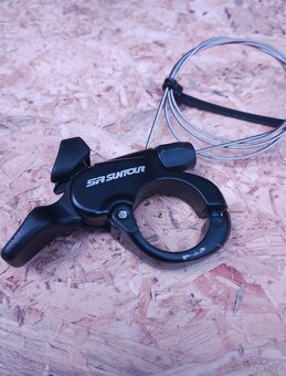 Odpružená vidlice SR Suntour XCM30, 29" - 11