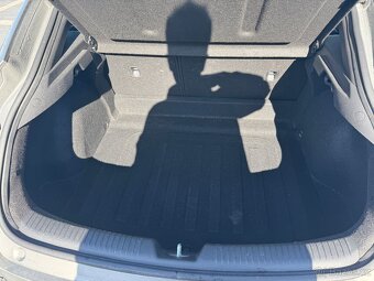 Hyundai i30 Fastback 1.6 CRDi (100 kW) – 1 majitel - 11