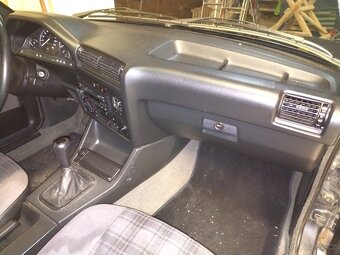 BMW E30 318is - 11