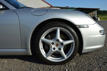 Porsche 911 Carrera - 11