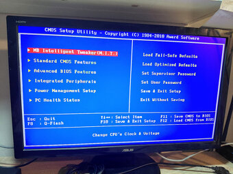 Starší kancelářský PC - 11