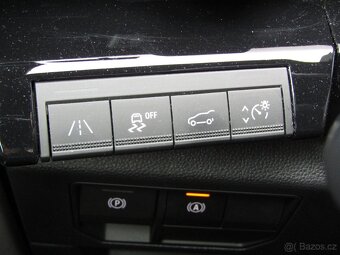 Renault Espace VI  E-Tech Full hybrid 200 Iconic 7 míst - 11