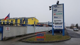 Pronájem skladovacích a prodejních prostor o velikosti 492 m - 11