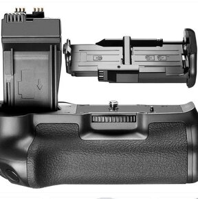 Canon EOS 550D + 18-55mm IS + 50mm + Battery holder - 11