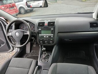 Volkswagen Golf 5 1.6 FSI COMFORT - 11