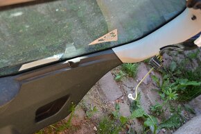 Kapota světlo víko kufru chladič sahara Peugeot 207 - 11
