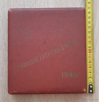 KAZETA S LETECKÝMI ZNAKY  - NÁRODNÍ LETECKÁ SBÍRKA 1946 - 11