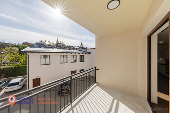 Pronájem moderního bytu 2+kk s lodžií – 84 m², Langrova, Šum - 11