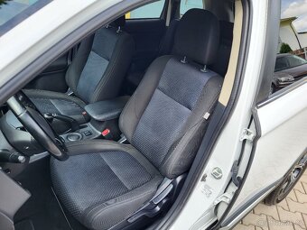 Mitsubishi Outlander 2.0 MIVEC, KAMERA rok 2016 - 11