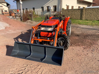 Malotraktor Kubota GL 32 Grandel s čelním nakladačem - 11