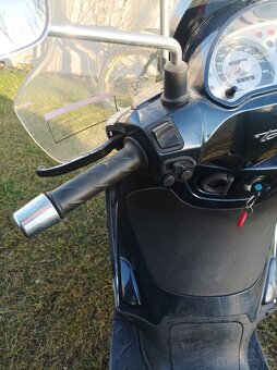 Piaggio Beverly 300 - 11