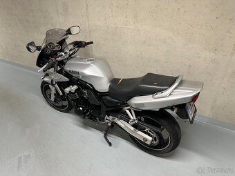 YAMAHA FZS 600 FAZER - 11