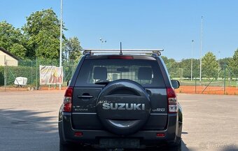 Suzuki Grand Vitara 2.4i Club+ benzín 124kw - 11