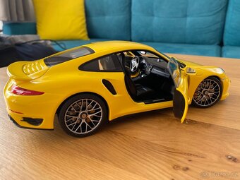 Porsche 911 (991) Turbo S 1:18 Minichamps - 11