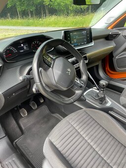 Prodám Peugeot 2008 1.2 96kw r.v.2020 - 11