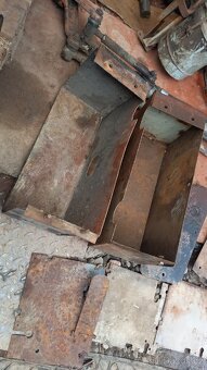 Zetor6711/6911-kastliky nářadí a baterky - 11