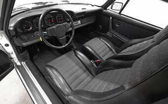 Porsche 911 3.0 SC z roku 1981 - 11