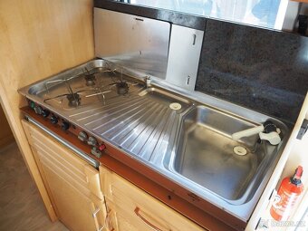 HOBBY EXCLUSIVE 440 obytný karavan, POJEZD, TOP STAV + VÝBAV - 11