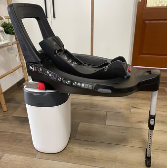 Autosedačka Britax Römer Baby safe 5Z2+základna Flex base 5Z - 11