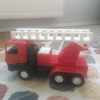 Set hasiči, míchačka, náklaďák, sanitka - 11