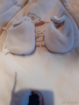 Zimní  overal 3 až  6 měsíců, dupačky  ,čepičky - 11